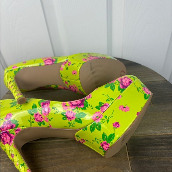 🌺Betsy Johnson Floral Platform Heels 9 - Picture 4 of 8